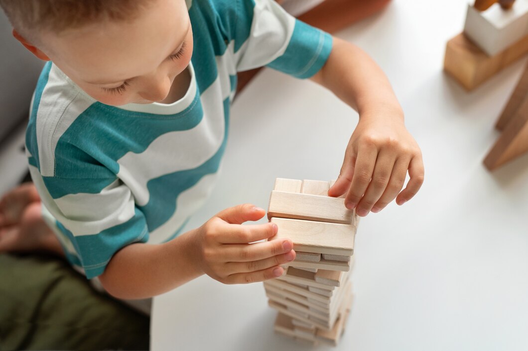 Jak drewniane układanki wpływają na rozwój umiejętności dziecka
